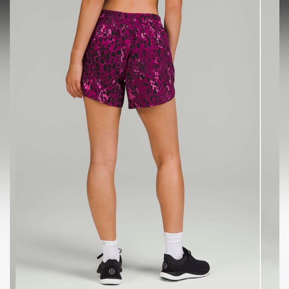 NWT Lululemon 🍋 Track That Mid-Rise Lined Short 5" inseam Cheetah Camo Size 4 - Picture 4 of 13